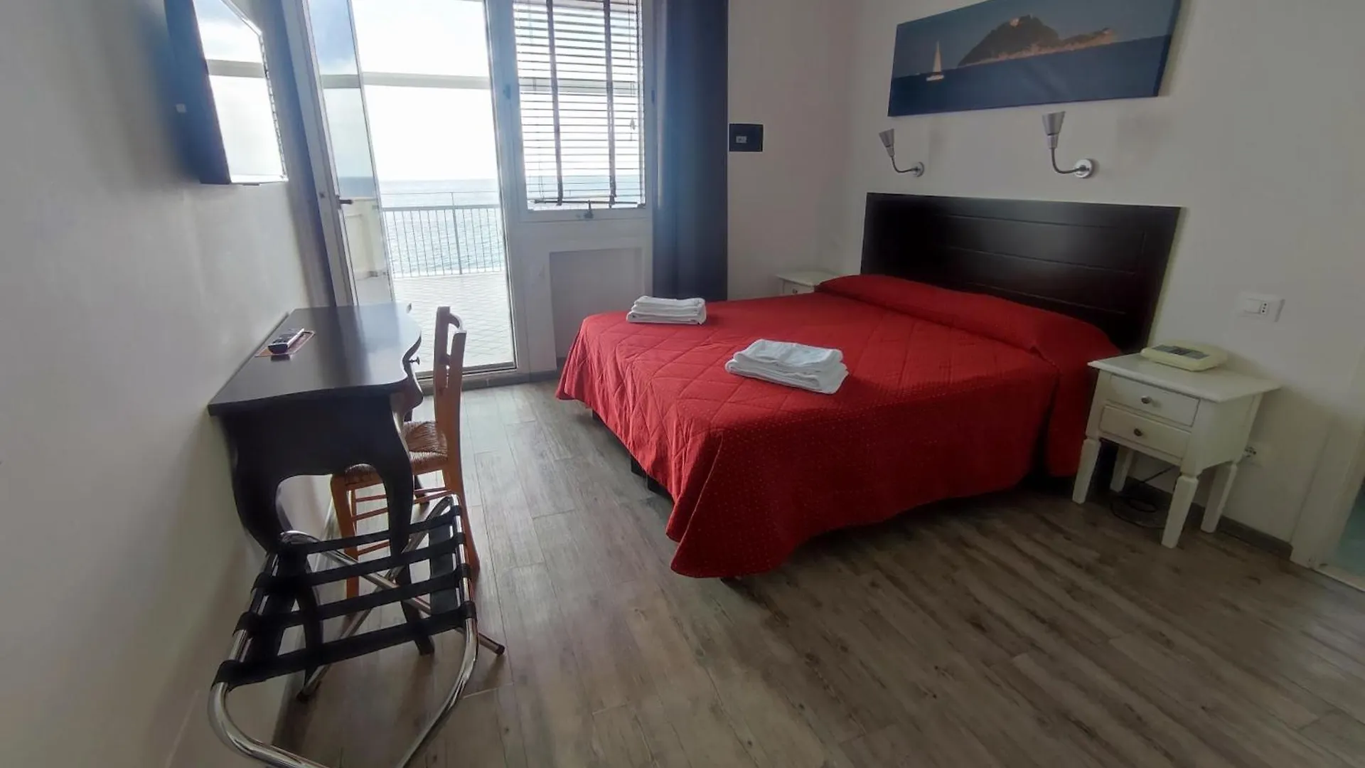Hotel Tirreno Alassio 0*,  Italy