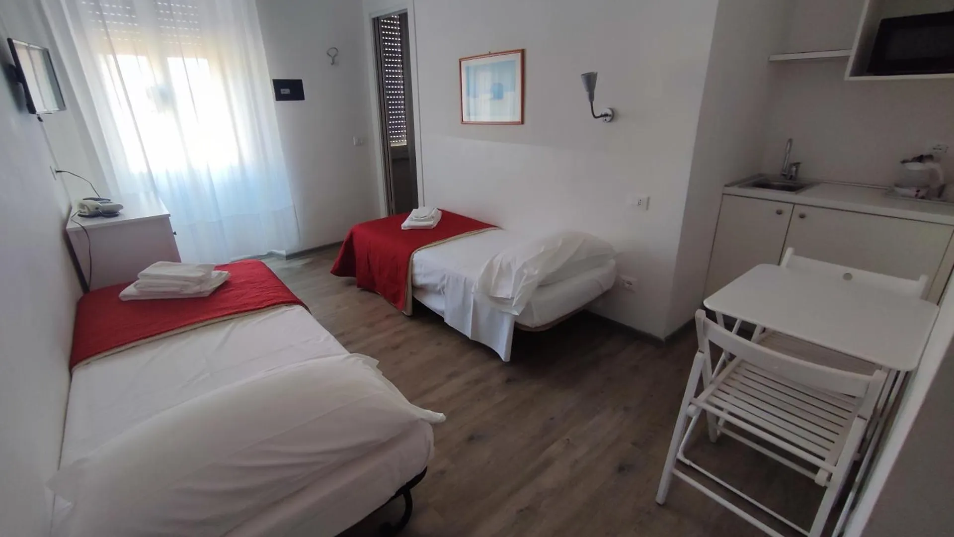 Hotel Tirreno Alassio 0*,